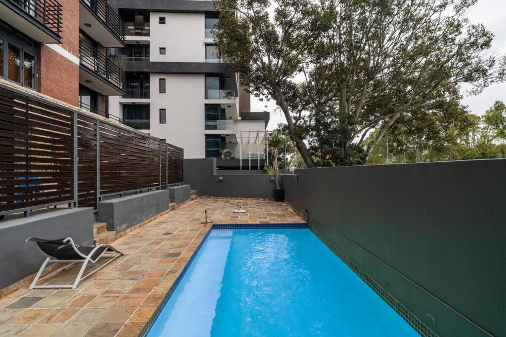 Styled Top Floor Apartment, With Back-Up Power ケープタウン エクステリア 写真
