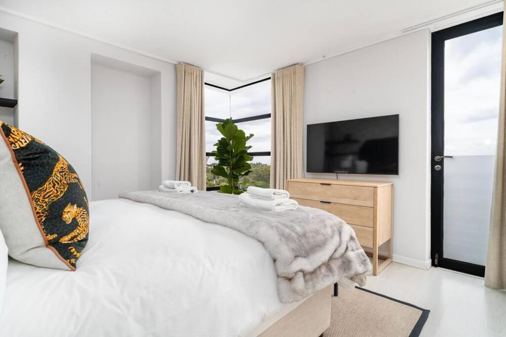 Styled Top Floor Apartment, With Back-Up Power ケープタウン エクステリア 写真