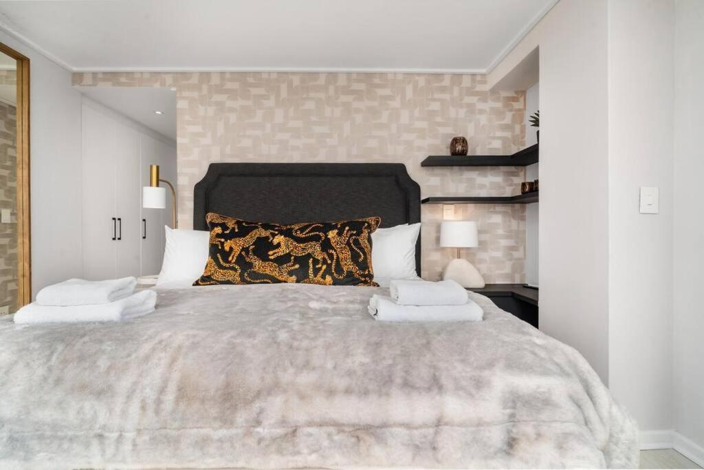 Styled Top Floor Apartment, With Back-Up Power ケープタウン エクステリア 写真