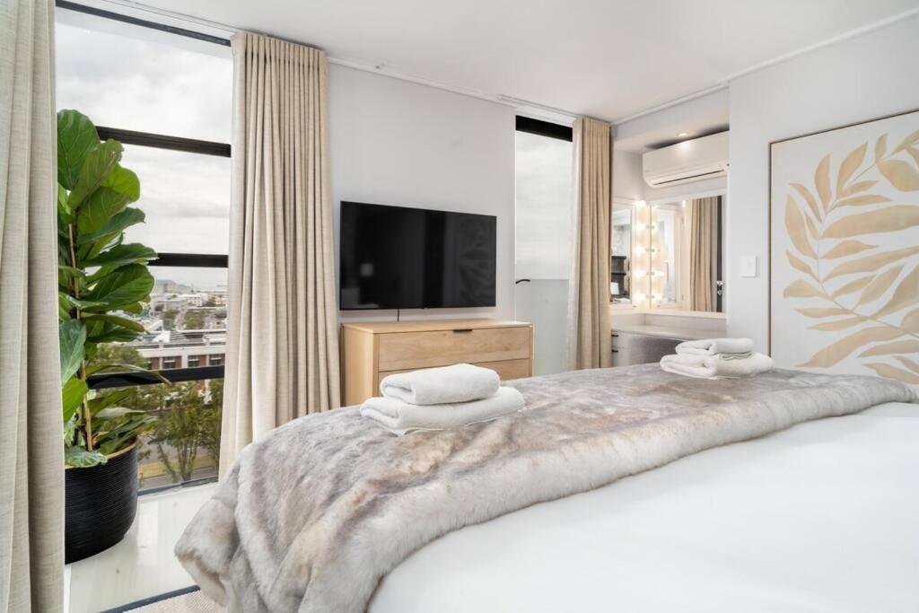 Styled Top Floor Apartment, With Back-Up Power ケープタウン エクステリア 写真