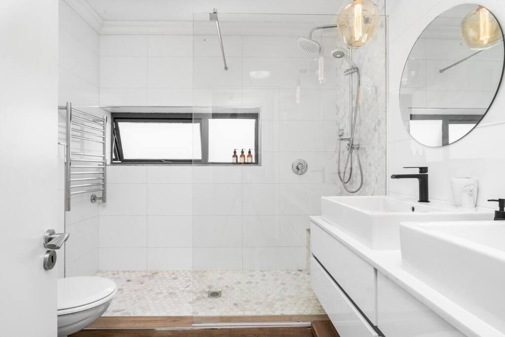 Styled Top Floor Apartment, With Back-Up Power ケープタウン エクステリア 写真
