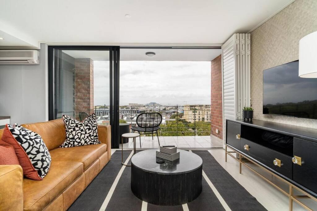 Styled Top Floor Apartment, With Back-Up Power ケープタウン エクステリア 写真
