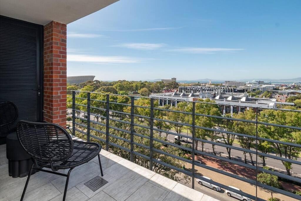 Styled Top Floor Apartment, With Back-Up Power ケープタウン エクステリア 写真
